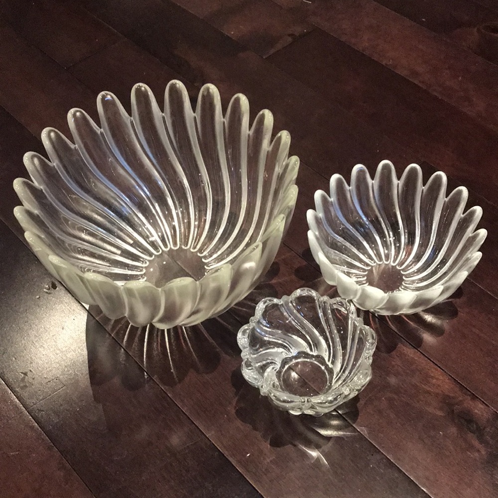Set of 3 Fluted Floral Shaped Glass Bowls
